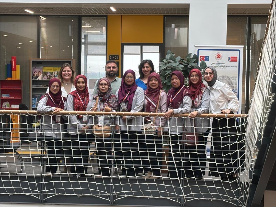 Faculty of Management Hosts Delegation from Universiti Teknologi Malaysia-6